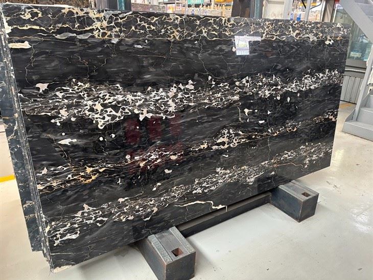 nero portoro marble