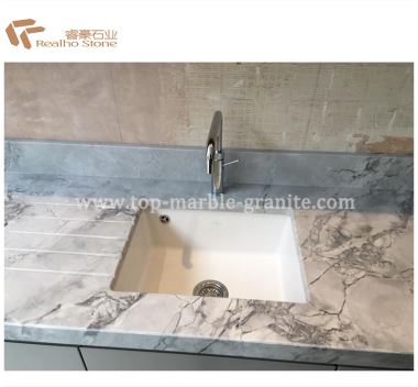 Controsoffitto brasiliano Super White Quartzite
