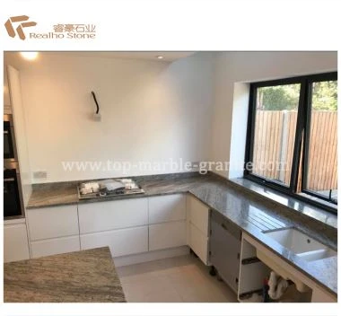 Controsoffitto del granito bianco del Kashmir con la cucina