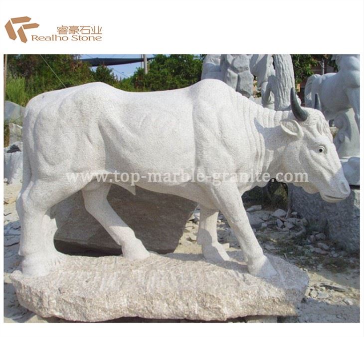 Statua di toro di marmo bianco per la decorazione del giardino all'aperto